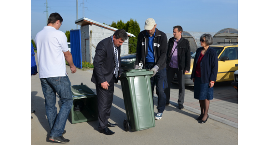 Podela besplatnih kanti za smeće počela u Pećincima
